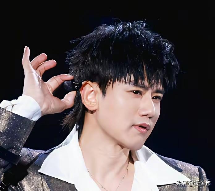 谢娜肠子都悔青了，张杰被曝忘恩负义
谢娜护夫发文要求薛之谦公开道歉，反倒引来了张