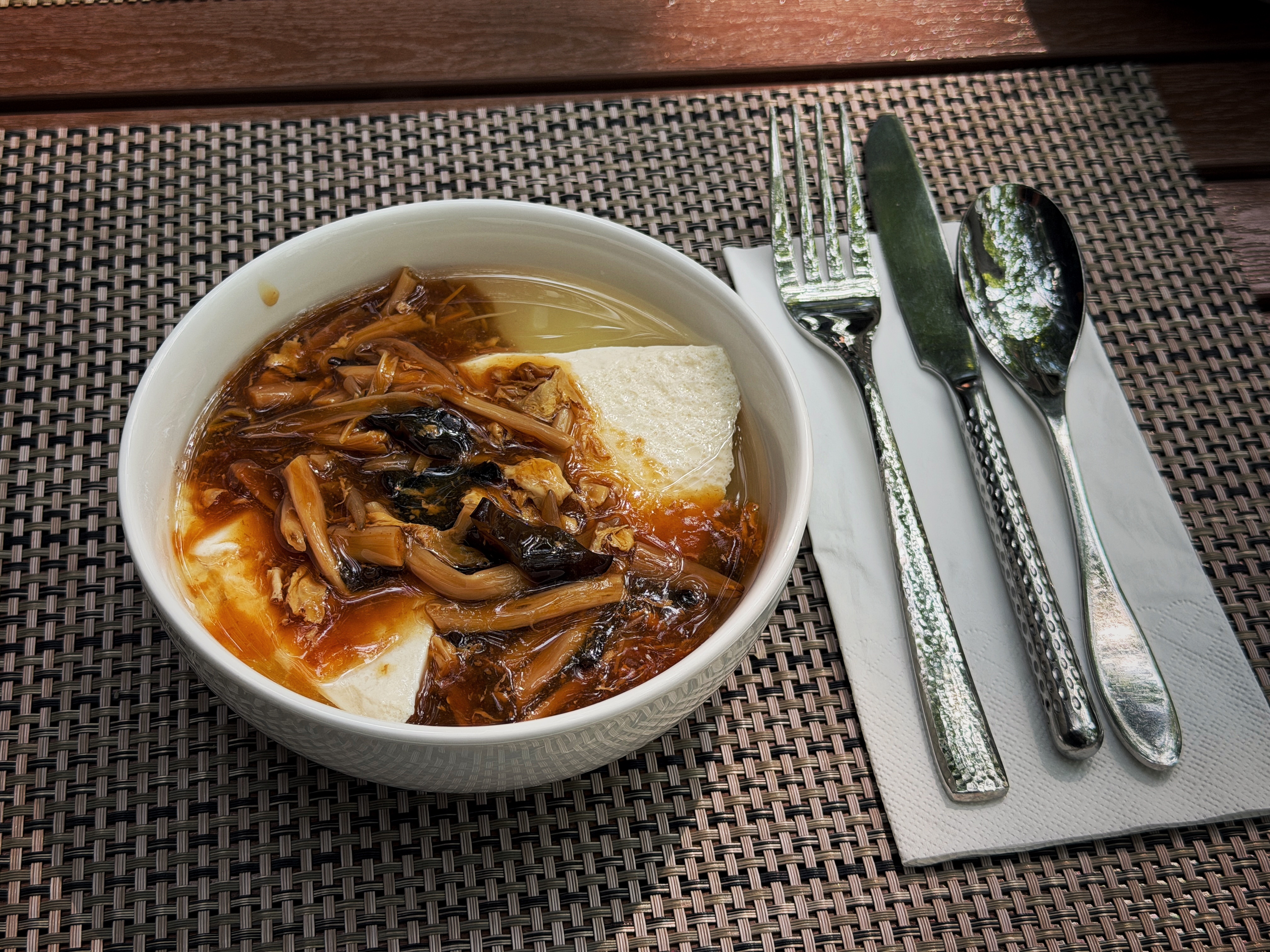 人呢？快下来吃咸口豆腐脑，不然一会儿开车没劲儿欣哲频道