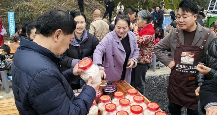 安化县市场监管局现场督导“杀猪宴” 助力民俗直播规范发展