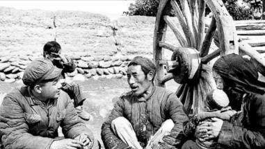 1946年，6000解放军被三万敌人包围，为了不泄露机密，旅长下令烧毁全部文件，
