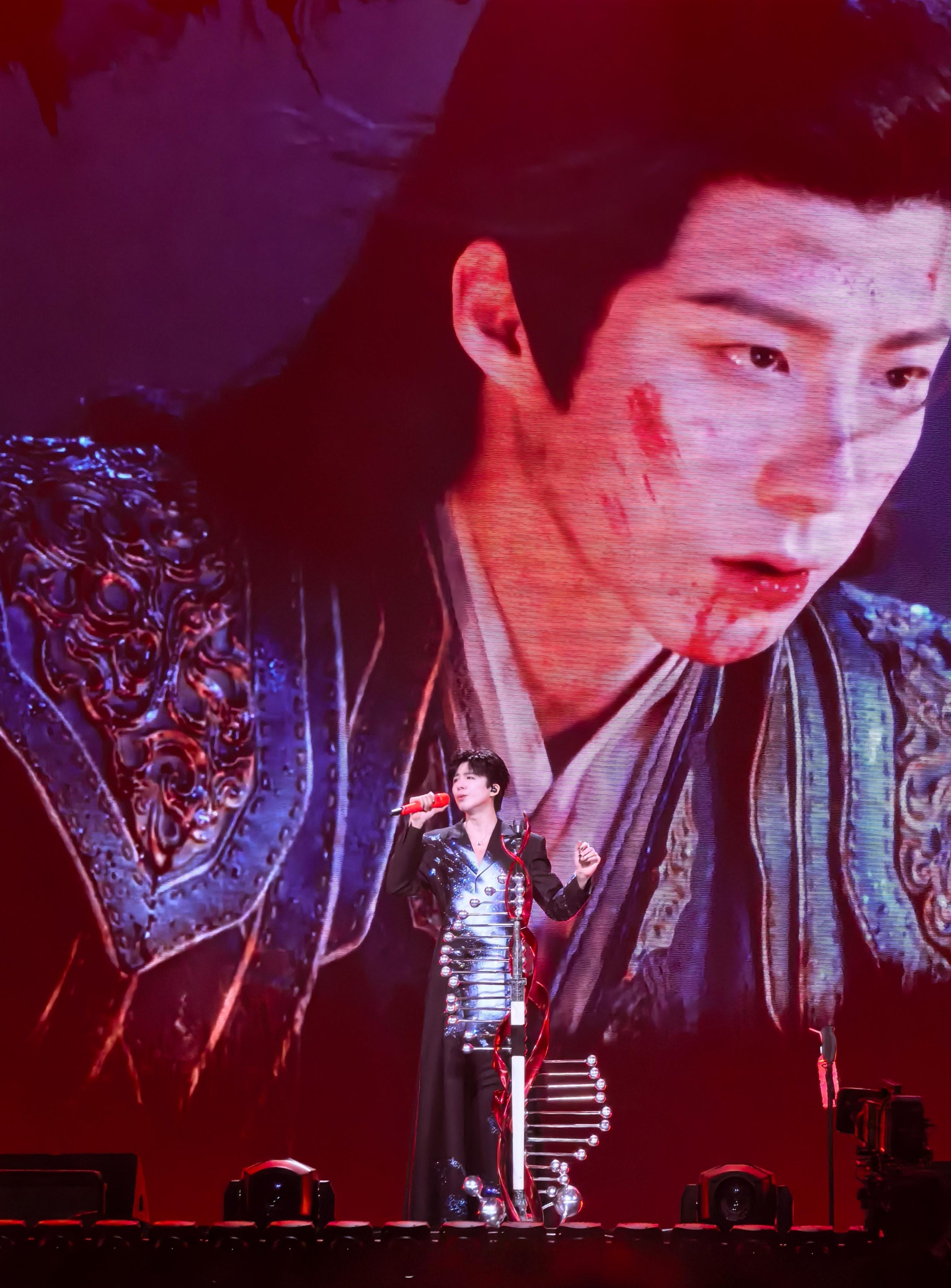 我嘞个去……桂圆老师的图封神啊！我那沉默的记忆又su醒了！刘宇宁耳返炸到耳朵啦 