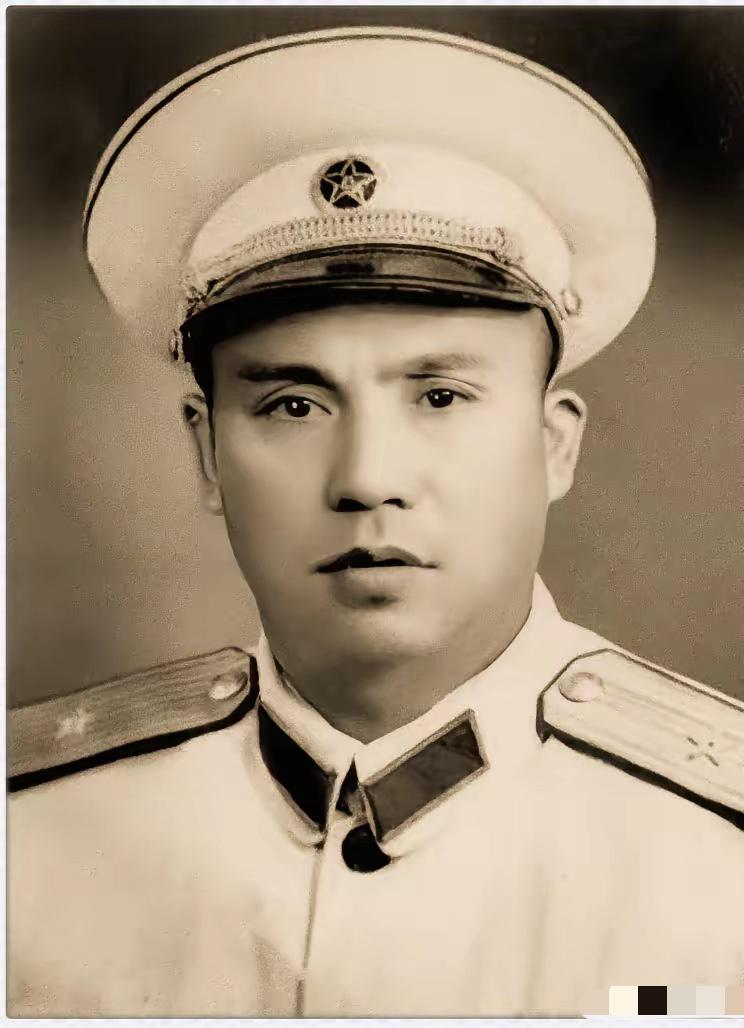 1947年，四野师长娶牺牲战友遗孀，新婚夜的要求让人破防

1947 年，四野一