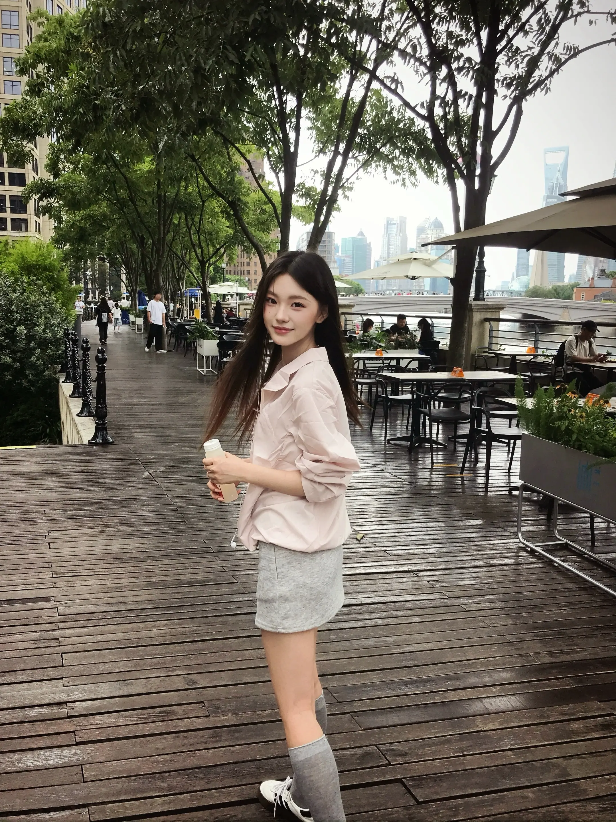 你是一个很好的女孩 谁和你在一起都会幸福的 就这样一直蹦蹦跳跳开开心心的走下去吧