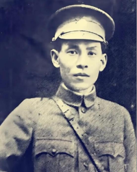 1921年，杜月笙带着30000大洋来找卢小嘉，求他放了黄金荣，但卢小嘉却说道：