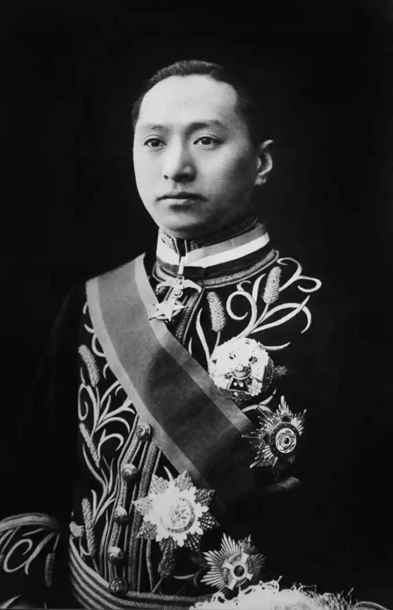 武当山老道长说："人生的顺序，不要搞反了：睡觉第一，吃饭第二，运动第三，工作第四