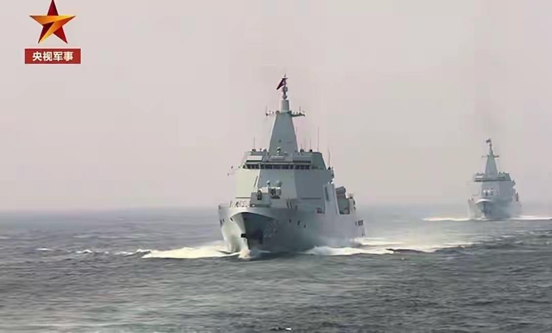 作为东海舰队接收的首批055，安庆舰和东莞舰入列后的训练强度简直高出天际，官方对