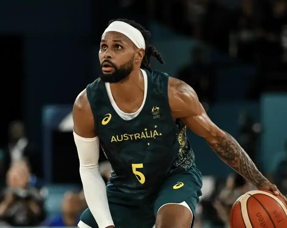 米尔斯1年330万美元加盟爵士，两个迷：
1，米尔斯这几年每次fiBA打的很出色