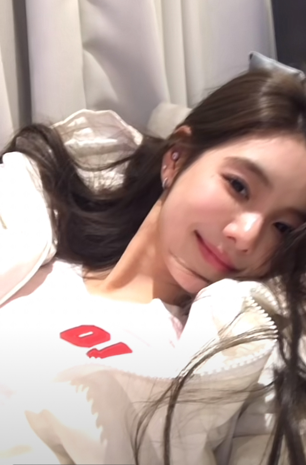 小怡同学 庞博文 美女怎么和这个男的谈呀，这男的都塌成废墟了唉，女的很漂亮[好运