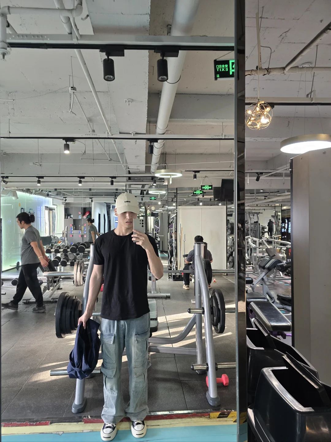 右滑更近一点