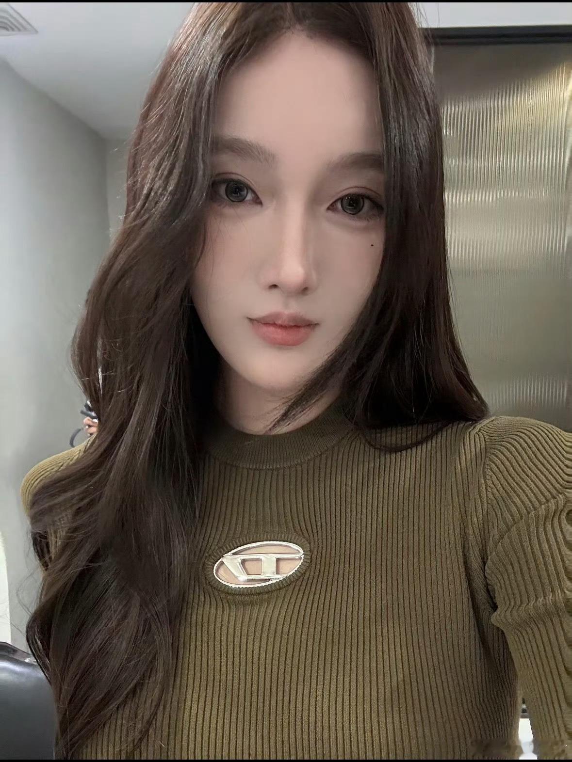 都美竹回应她的钱从哪里来的都美竹这句“你的哪来的我的就哪来的”，听起来挺硬气，但
