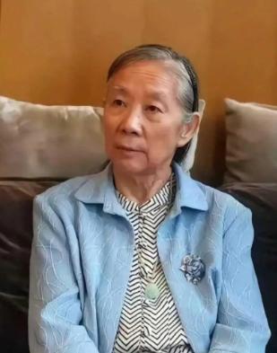 今年82岁的林豆豆，一个人住在北京老城区的老房子里，既不碰智能手机，也从不上网，