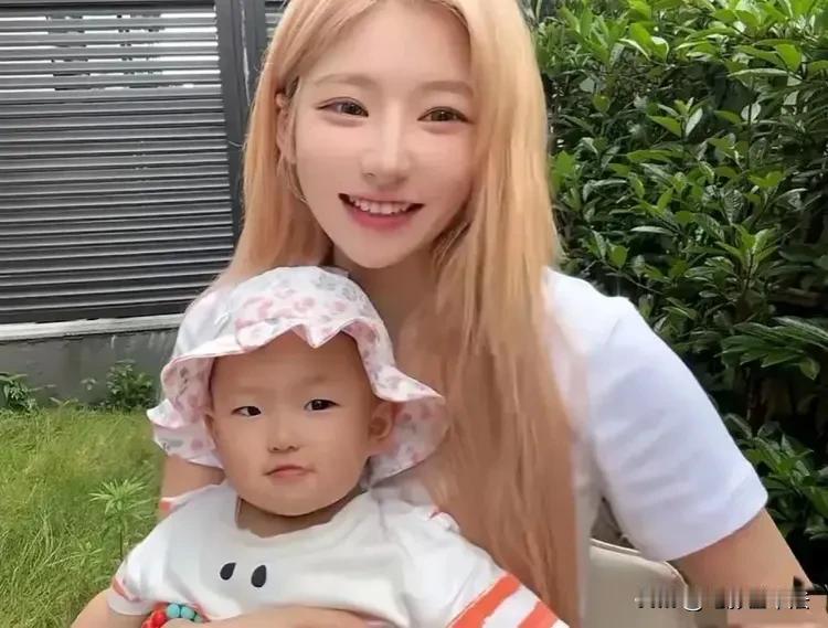 黄一鸣这人不太聪明，选择这时候曝光并不是一个好时机。

一是王健林现在焦头烂额，