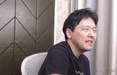 现在dota1老板这么多嘛，前两天大熊直播间一个老板一天就刷了十来万礼物，两天礼