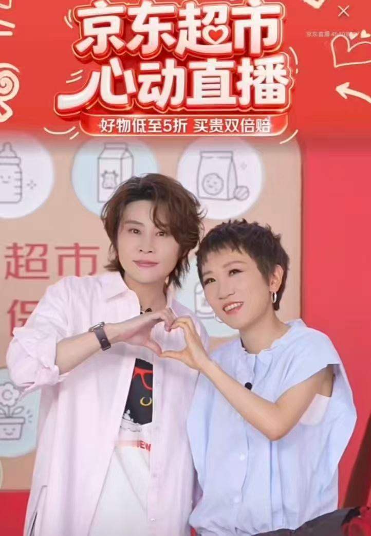 爆改王濛京东超市太会了京东超市这一波操作太会了这波跨界直播太有意思了，一边是赛场