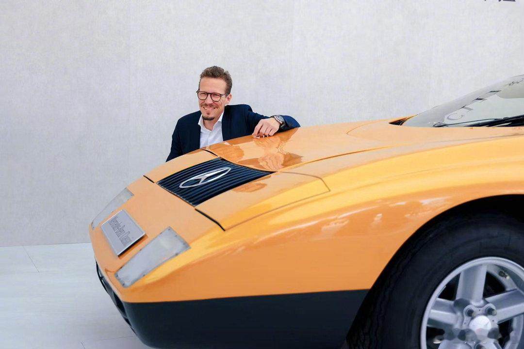 奔驰140年140年深耕，始终定义豪华。北京车展E4馆，奔驰以超大展台致敬历史、