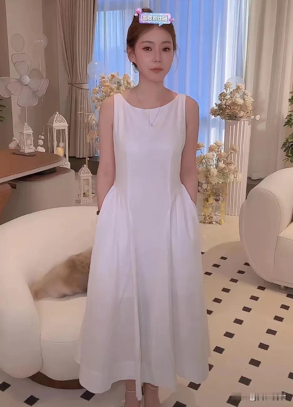 有人替她可惜
说嫁个人清白毁了
还要给人当好后妈

还有网友替她的办公室可惜
那