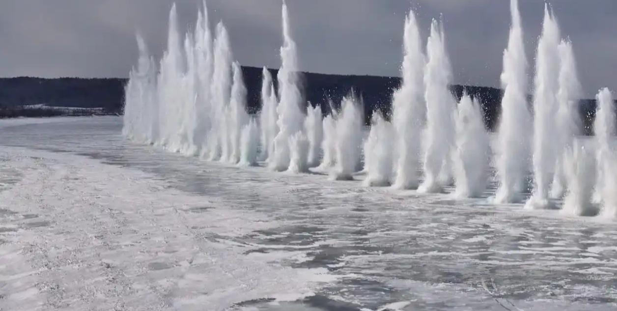 【开江啦！黑龙江提前“拆冰”防“武开江”！】

天气一回暖，咱黑龙江就要“开江”