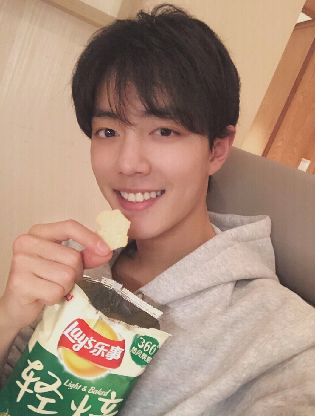 一组肖战早期自拍照合集🐰 ​​​