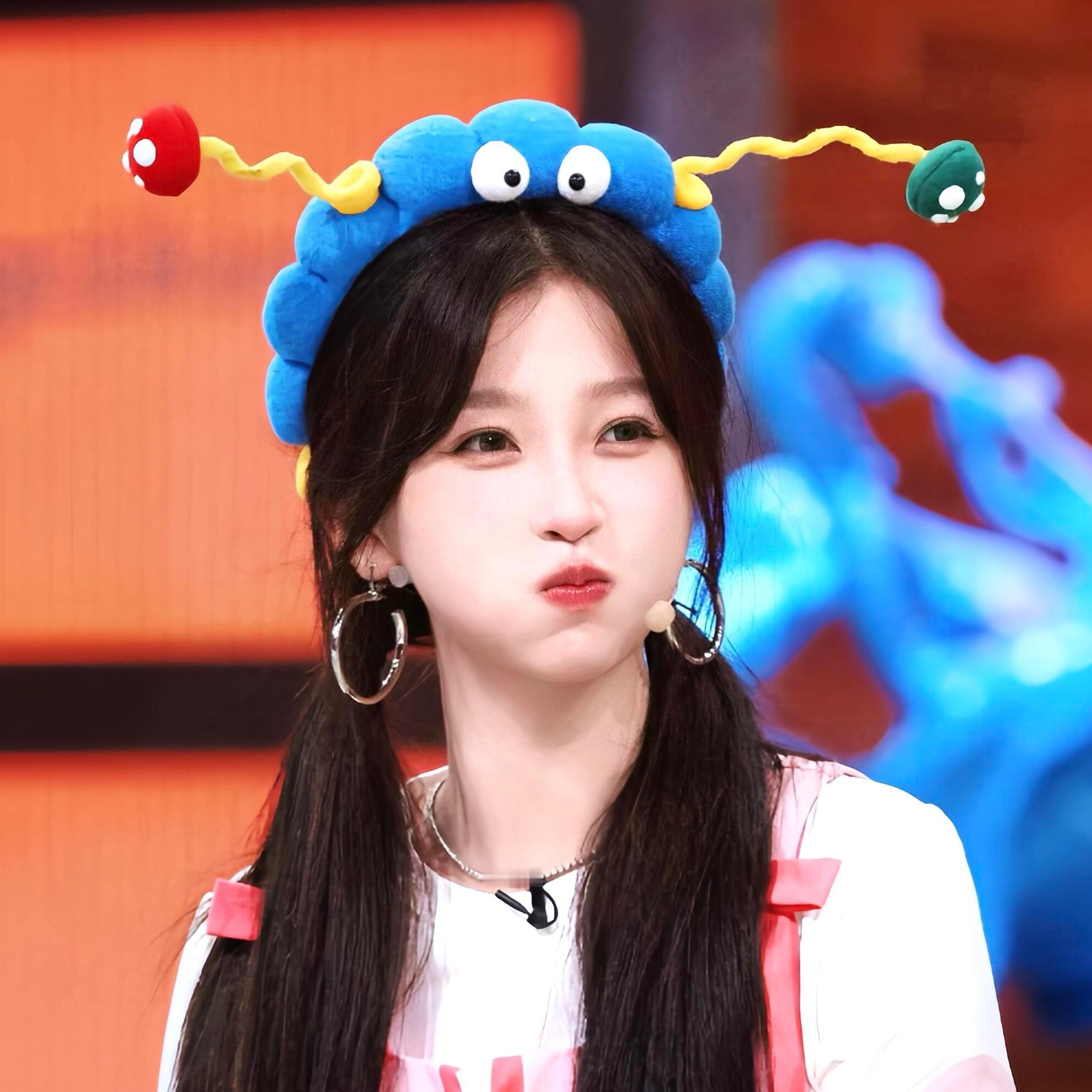 为什么对虞书欣开始有好感，粉随正主这句话永远成立，小石榴空瓶的时候很少🐎z话！