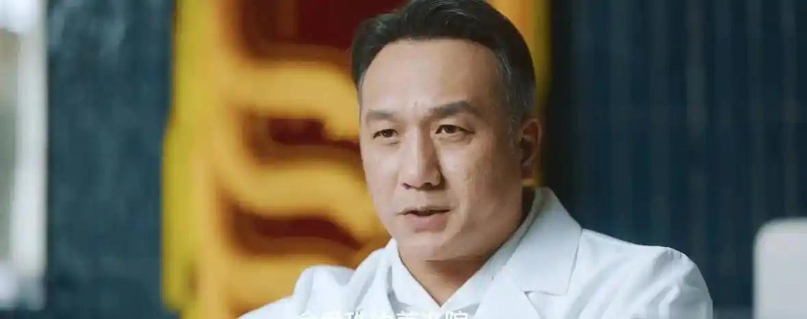 他这就是话里有话，别有用心。

东立医院心脏中心总结会上，院长表扬了心内科主任周