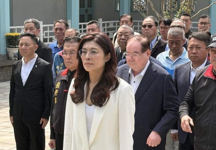 郑丽文访问当天，人民日报发出强烈警告，直指日本右翼！

4月7号按照大陆邀请的访