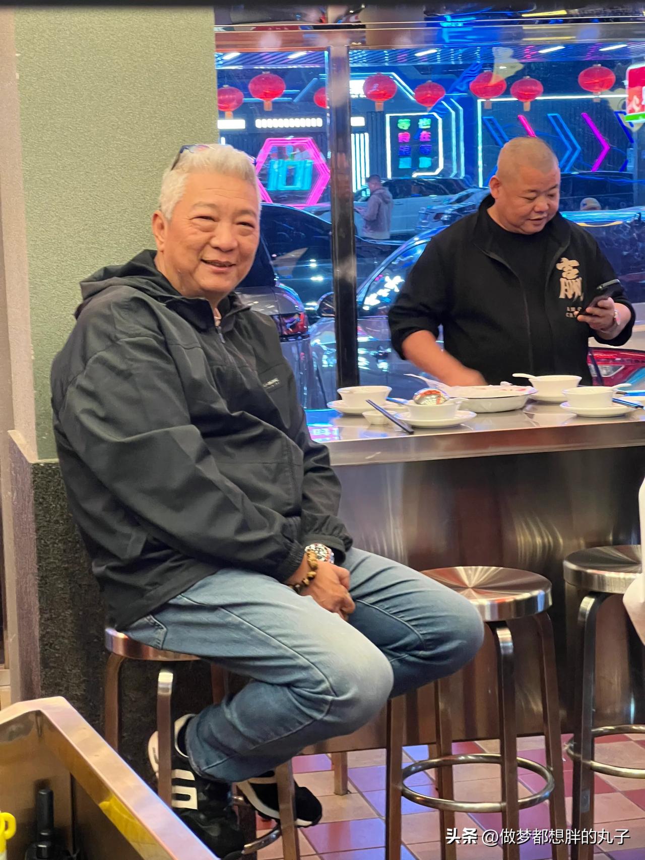 去上青夜市吃饭遇到了厦门千万粉丝的大网红了！没错，就是上青杰哥，据说他还蛮常在店