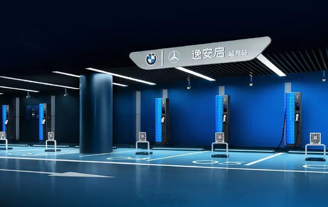 【#奔驰和宝马合作超充站试运营#】10月17日消息，由梅赛德斯-奔驰和宝马联手打
