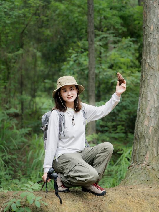 妈龄？山野里疯跑起来就忘了！