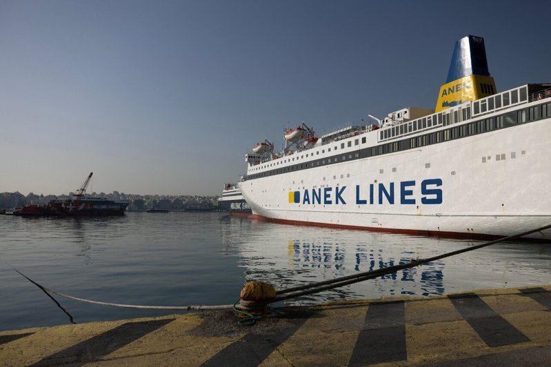 联合国国际海事组织警告，约2万名船员及1.5万名游轮旅客被困波斯湾海域。霍尔木兹