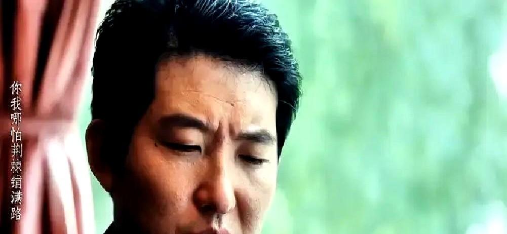 跟于和伟同台飙戏，硬生生接住了所有的暗流涌动，谁敢信这男三号是个演喜剧的？

在