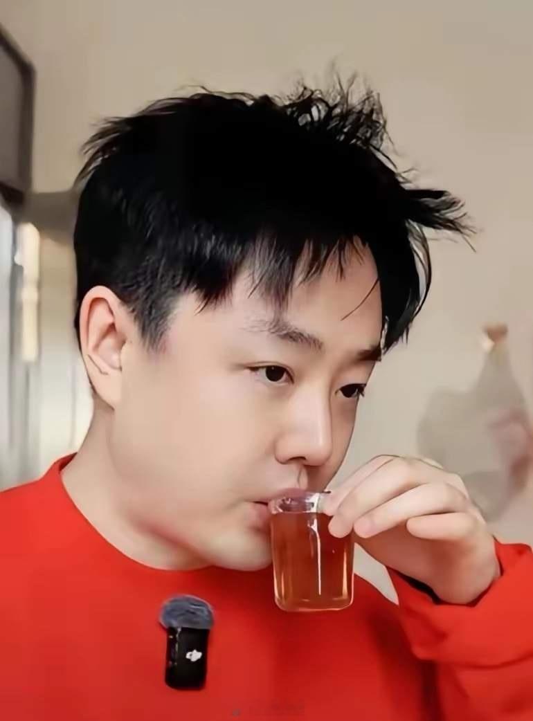 探店博主刘雨鑫，自费吃饭，90天吃了37万，广告收入是0，他把手机银行流水直接怼