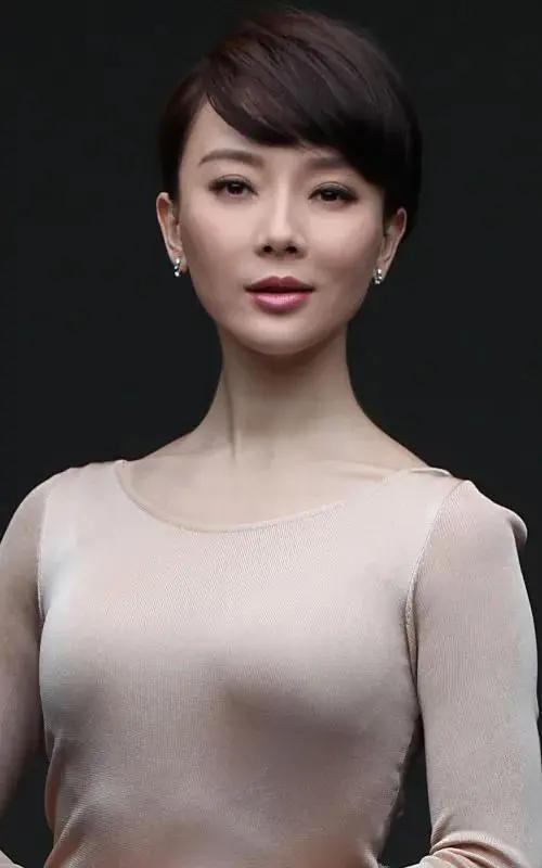 陈数是中国内地中生代顶尖实力派女演员，旗袍女神，三料影后，气质独一份的知识大女主