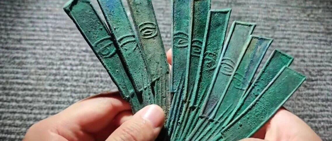 武汉一大爷卖了点刀币，被判30年！最后专家鉴定才免于刑事责任！不过却白白坐了3年