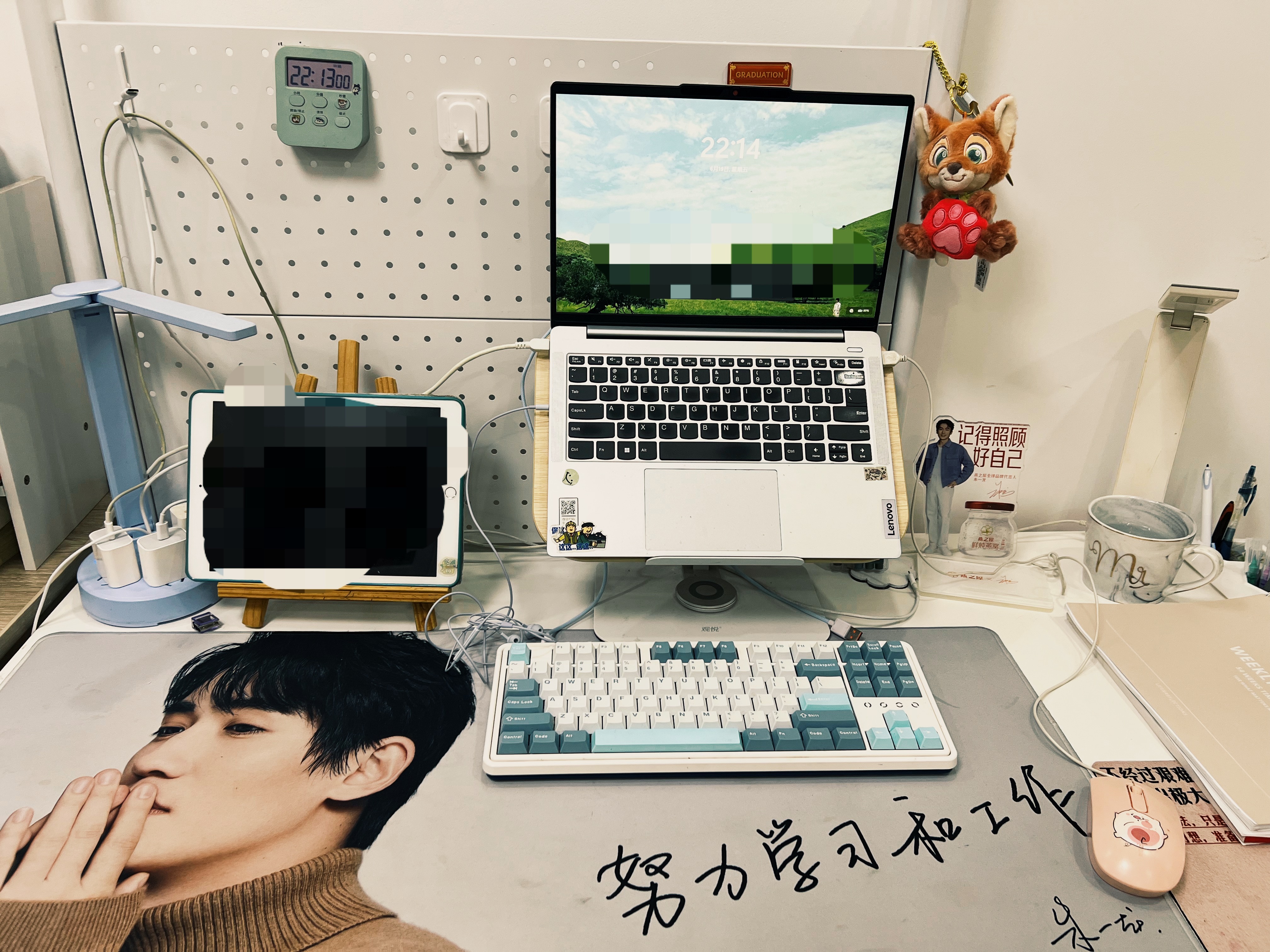 把我的小书桌装好✌🏻。 