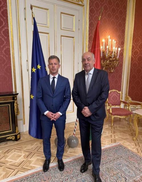 马扎尔称总统不配成为匈牙利的团结象征。马扎尔在与匈牙利总统舒尤克会面后，要求他识