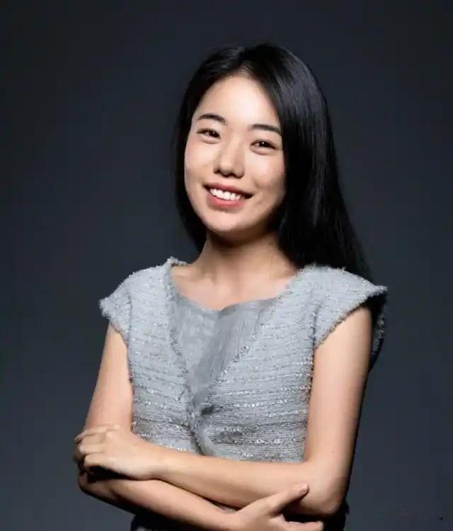 蒋方舟因撤销其硕士学位事件，人设崩塌。

中国人民大学7月13日晚发布情况通报，