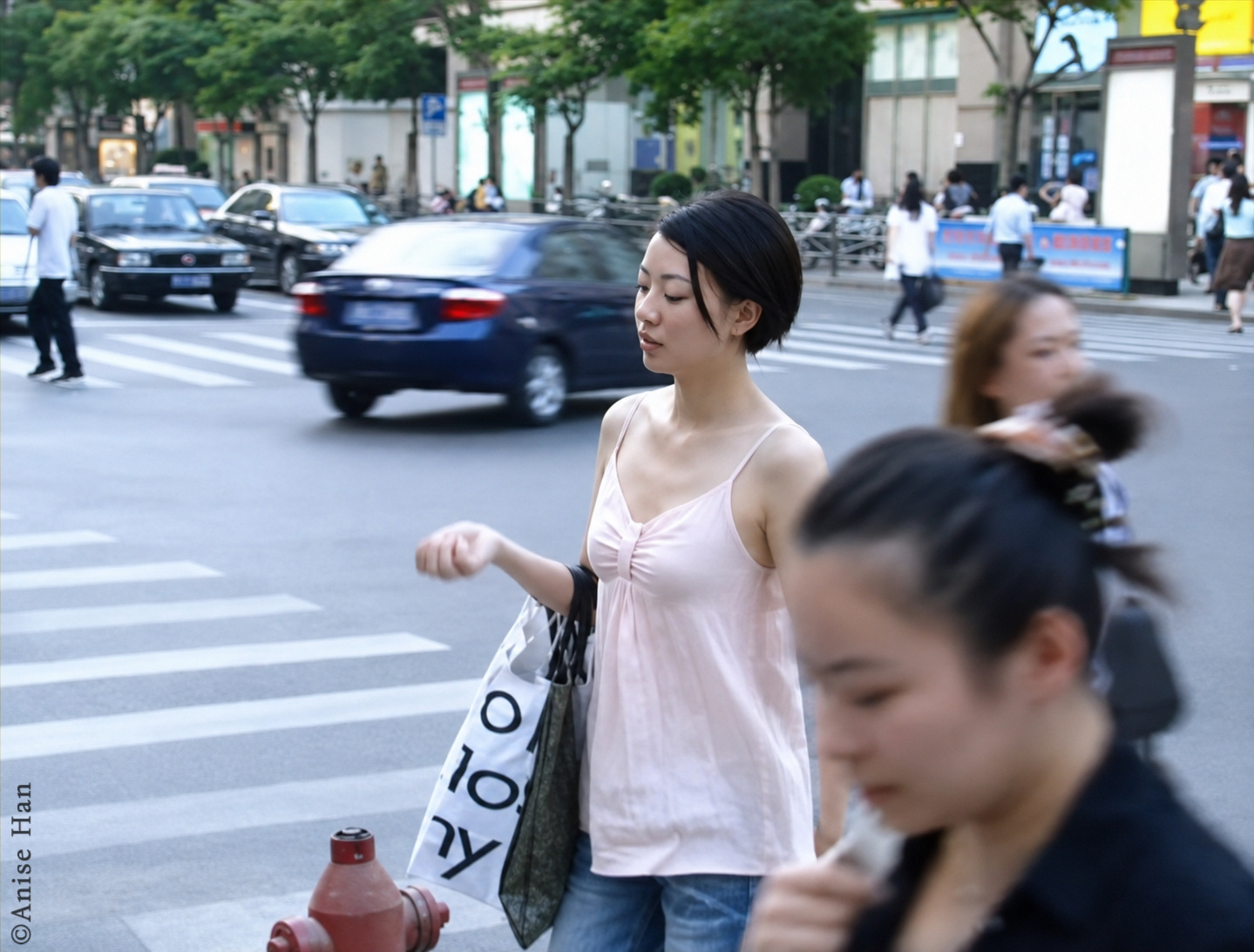 魔都往事时尚拾趣2006素人美女 2006年魔都街头真实直拍，素材选自电视街头采
