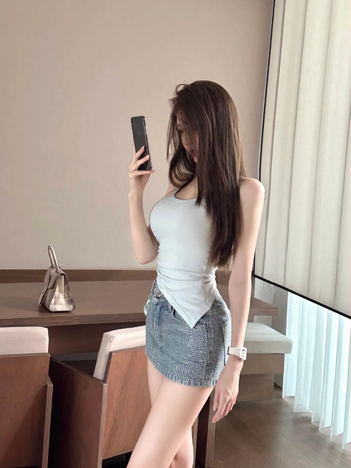 明天就是中秋节了，偷偷许个愿吧。愿我爱的人和爱我的人，诸邪避退，百事无...