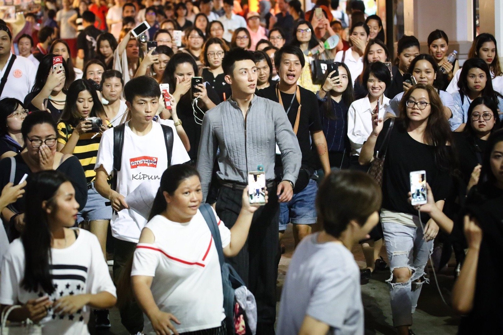 人声鼎沸 我爱你​​​