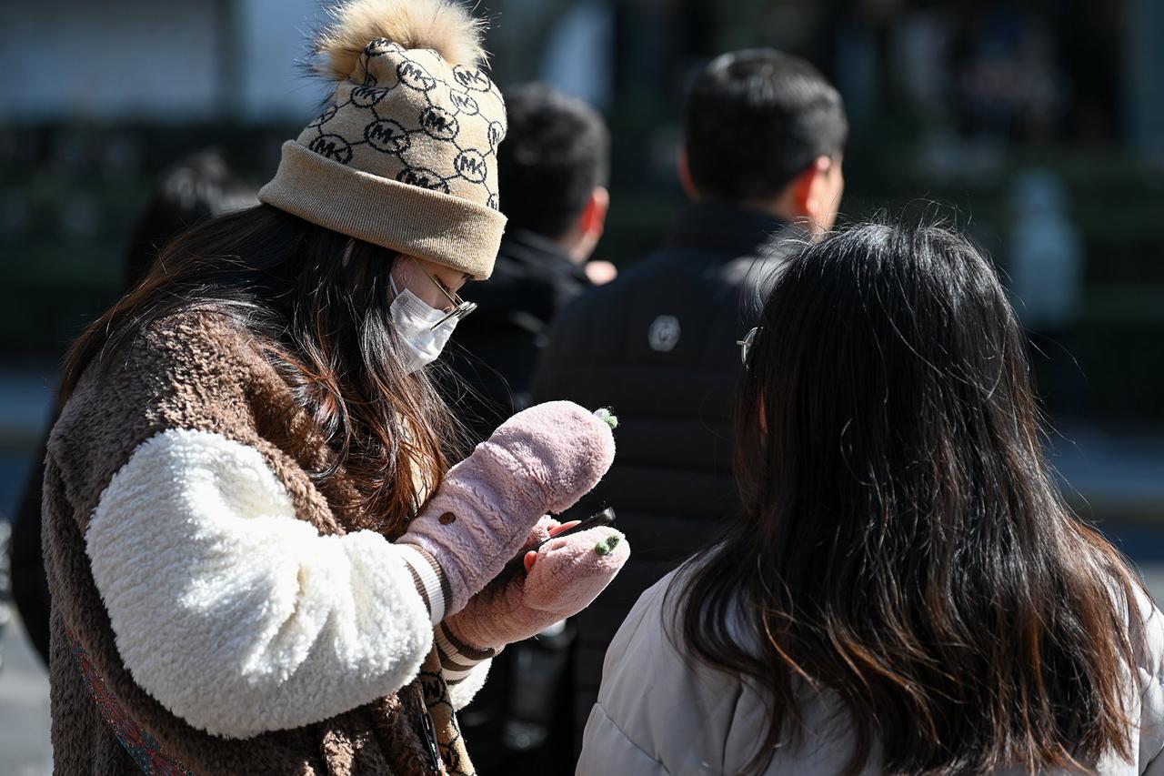 天气寒冷，老人别穿太多！医生提醒：冬季穿太厚，心脏血管扛不住
 
老人家冬天一冷