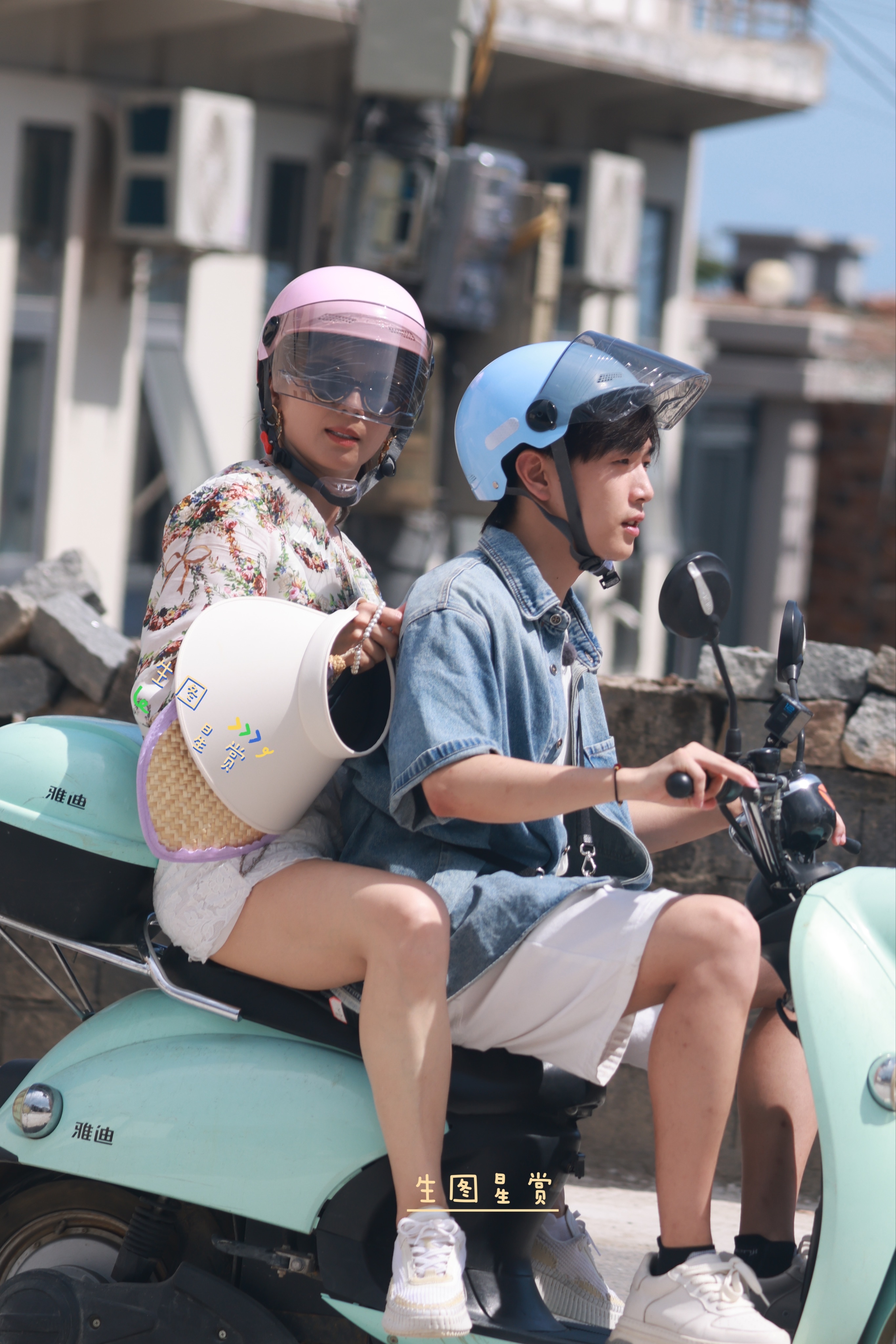 刘涛250810海角88号录制路透，坐在小电摩上兜风的涛姐画面好美🛵[期待]刘
