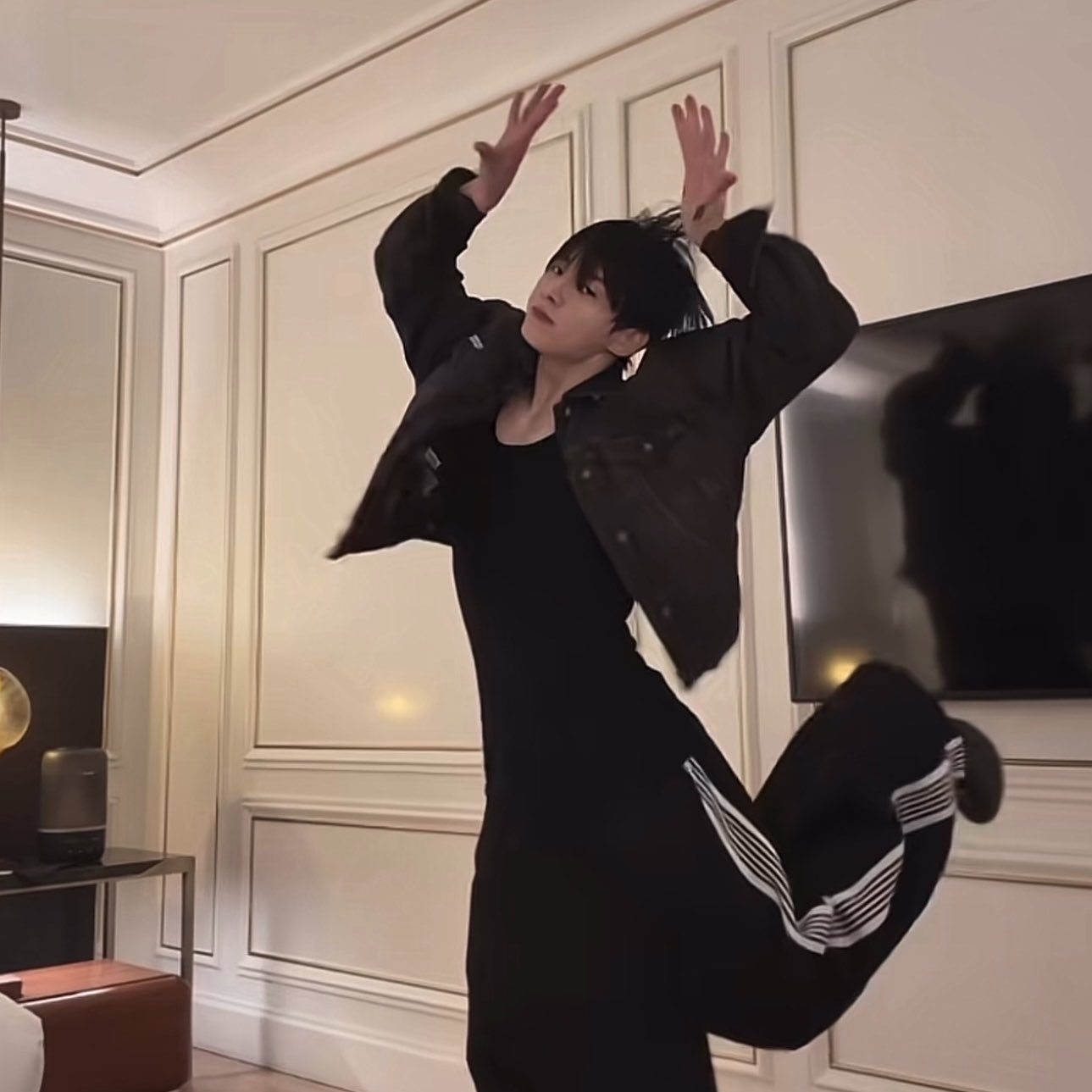JK                    &            구구 同一