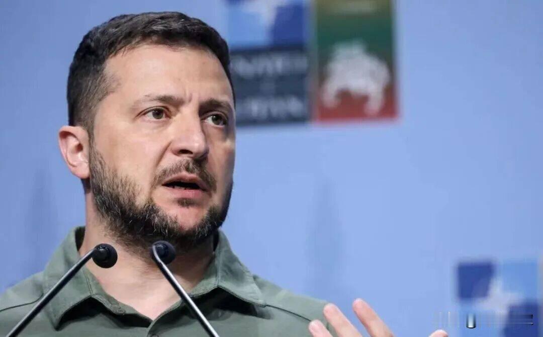 泽连斯基终于低下高贵的头颅，乌克兰进入被奴化时代。一纸放弃加入北约的声明背后，是