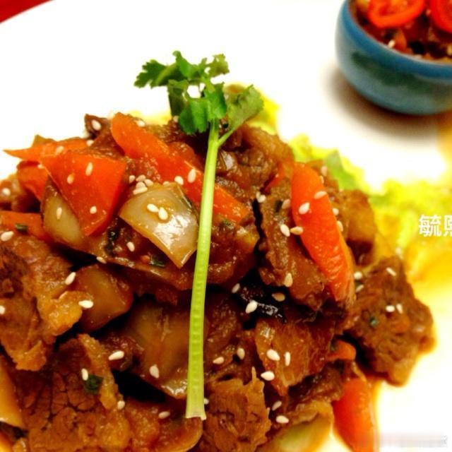 苹果炖牛肉 苹果和牛肉炖在一起是什么神仙组合？以前只知道苹果做甜点，没想到还能炖