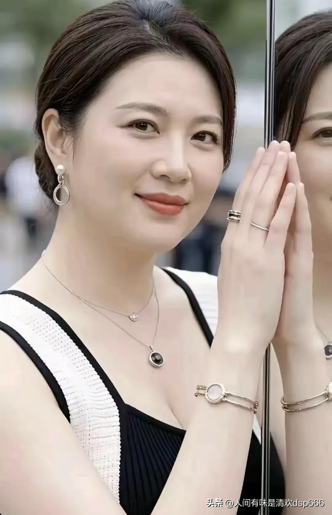 写给所有正在老去的人：钱够花就行，身体好才是真本事
 
半生奔波，一路追逐，年轻