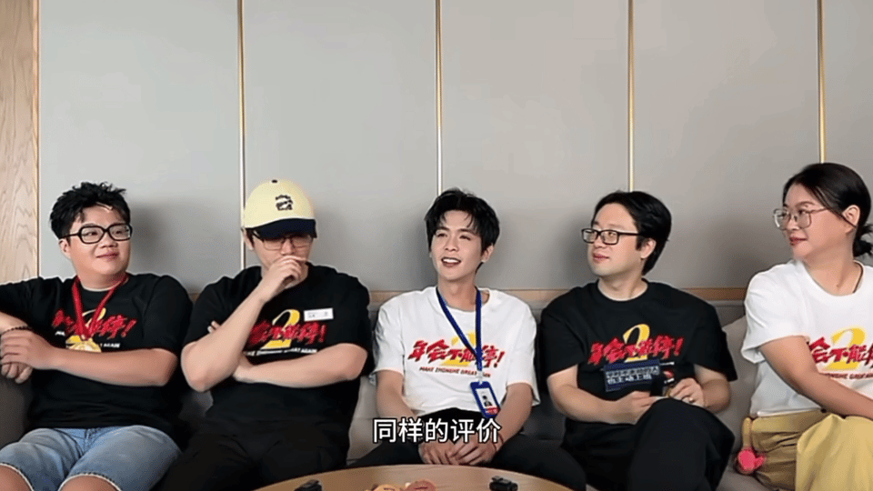 刷到白客直播这段回应还挺有意思的，因为年会2里的扇巴掌戏份练出肌肉，衣服尺码都升