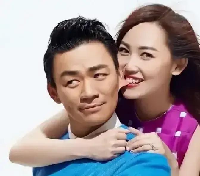 王宝强凌晨发微博说马蓉和宋喆背着他把家搬空，我刷到的时候正在吃泡面，差点把汤喷屏