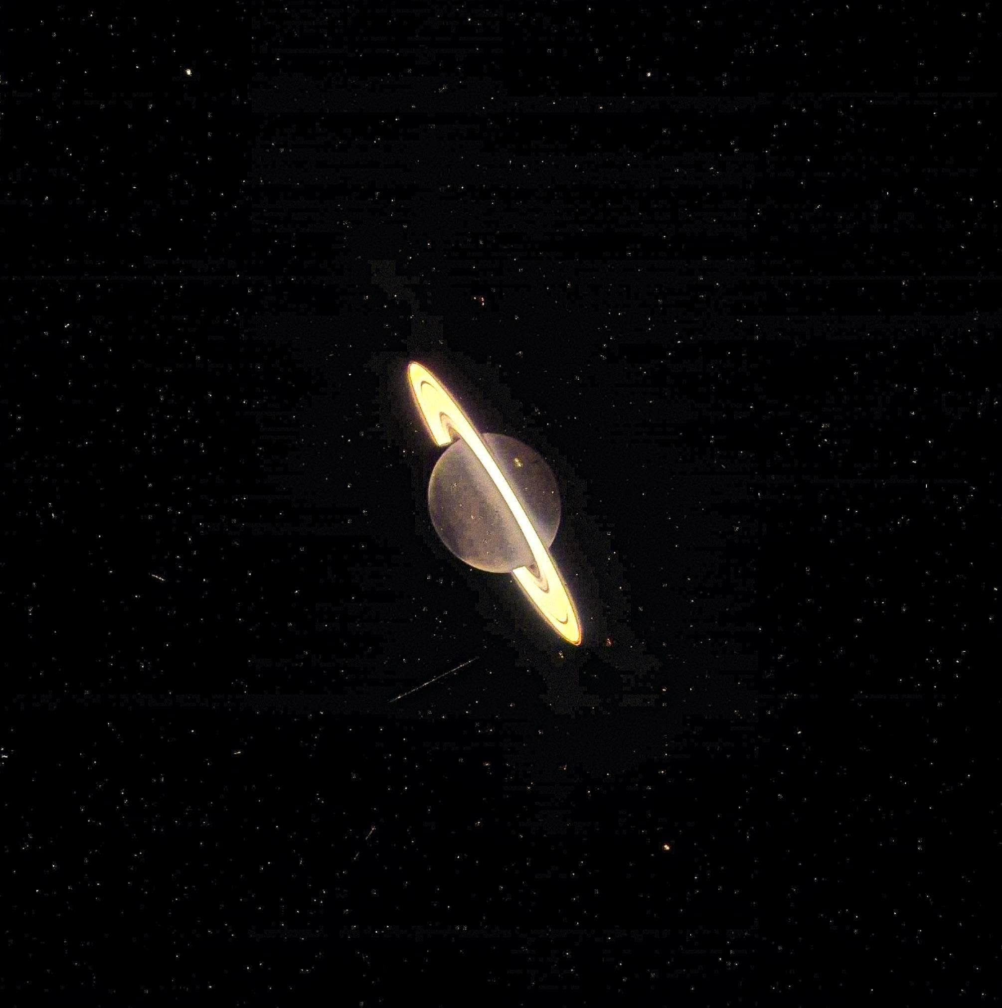 韦伯望远镜拍的土星，看起来效果跟我自己拍的差不多哈哈 ​​​