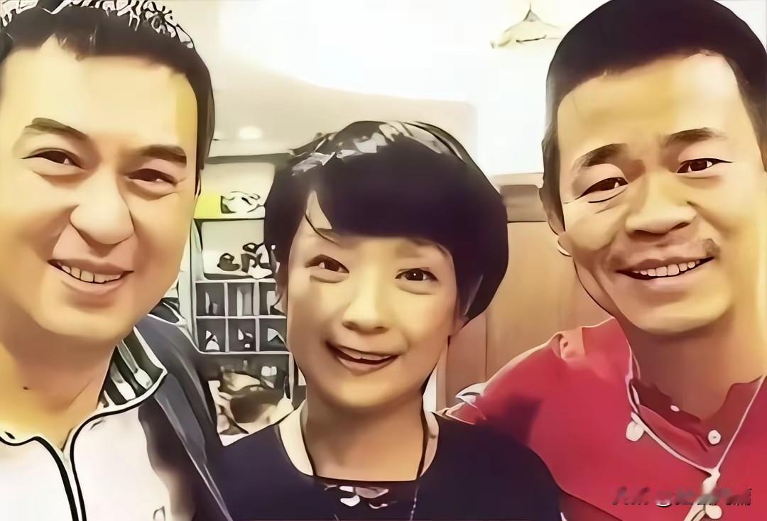 原来孙浩和张嘉译妻子王海燕是多年的好朋友，通过她认识的张嘉译，两家人关系特别好。