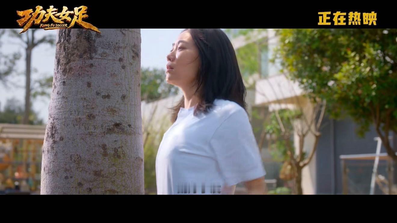 功夫女足张艺兴包袱和腿毛一起没了张小斐随意唠嗑张艺兴听话照做救命啊，张小斐张艺兴